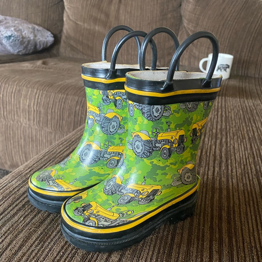 Toddler boys western chief rain boots 5/6 tractors